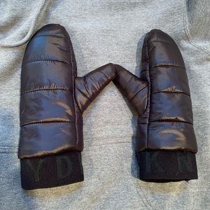 DKNY mittens S